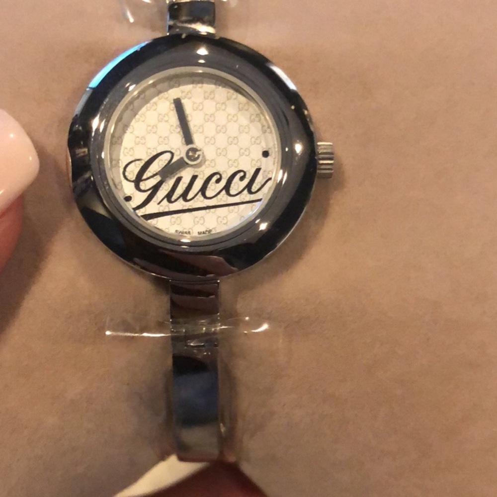 NWT- Gucci Watch - Picture 2 of 9
